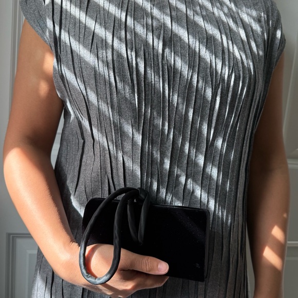 La Regale Black Velvet Evening Clutch - Picture 7 of 7